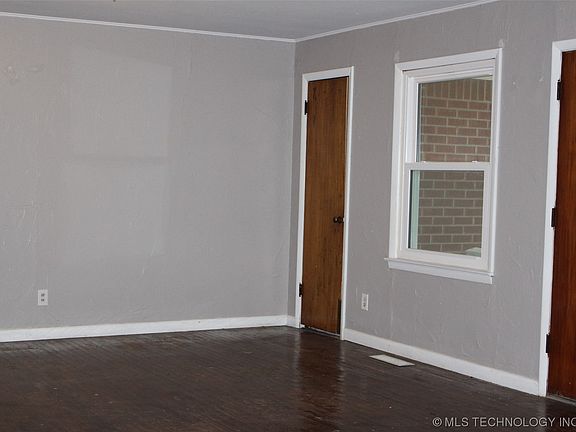 3rd image of 811 W Brooke Ave