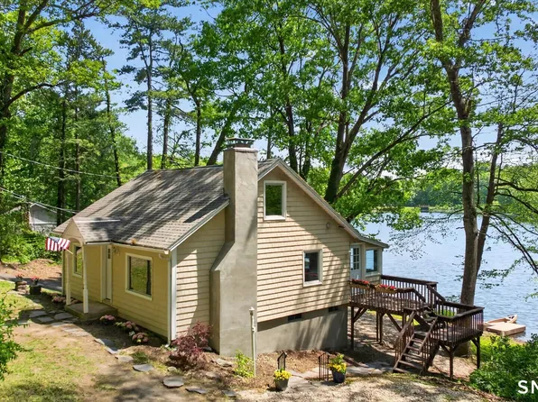 35 Hemlock Road, Granby, CT 06035