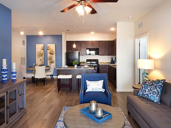 The Oaks at Southlake Commons Luxury Apartments