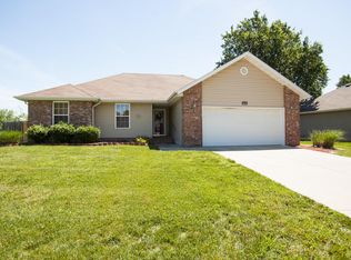 3850 S El Salvador Ave, Springfield, MO 65807
