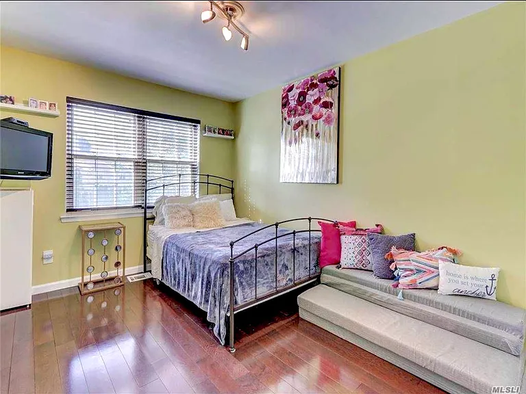 15 Manors Dr — Photo 10