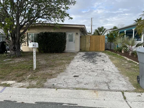 11135 2nd St E, Treasure Island, FL 33706
