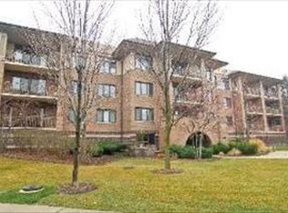 9200 E Prairie Rd APT 401, Evanston, IL 60203