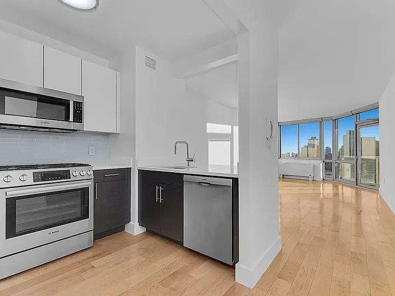 4705 Center Blvd #2713 — Photo 2