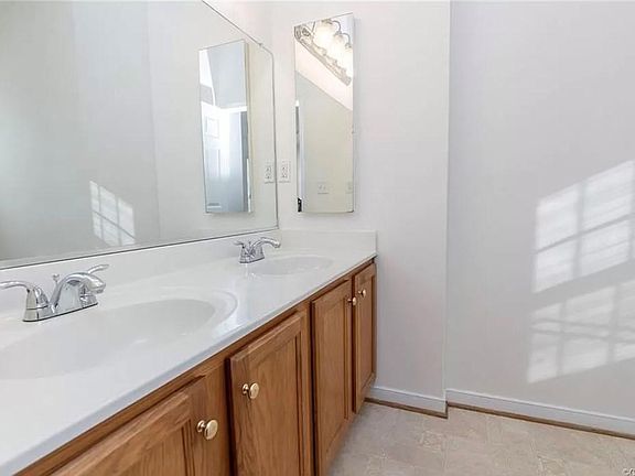 2nd image of 9826 Magnolia Pointe Cir