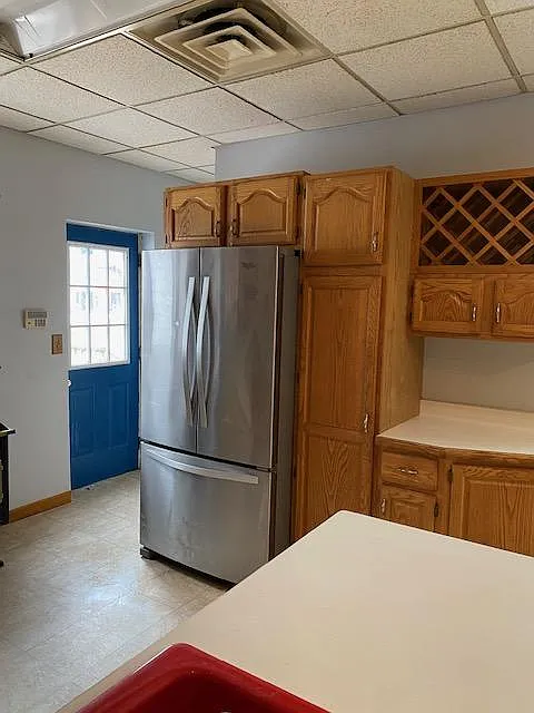 4 bed, 2300 sqft, $2,000 — Photo 3