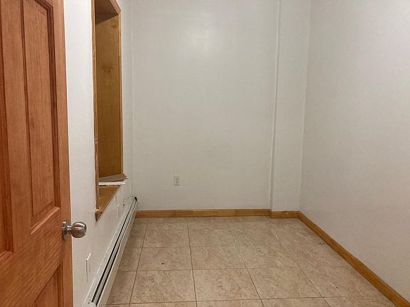 3rd image of 829 52nd St