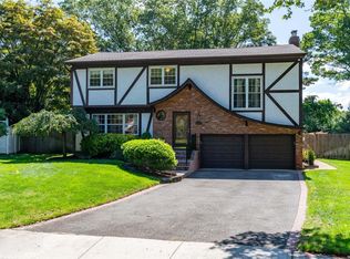 6 Wren Ct, Commack, NY 11725