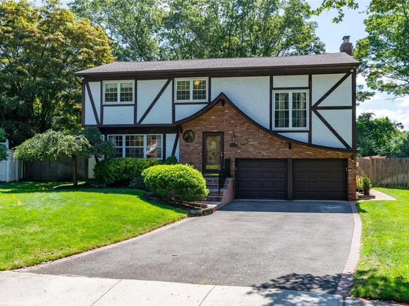 6 Wren Court, Commack, NY 11725