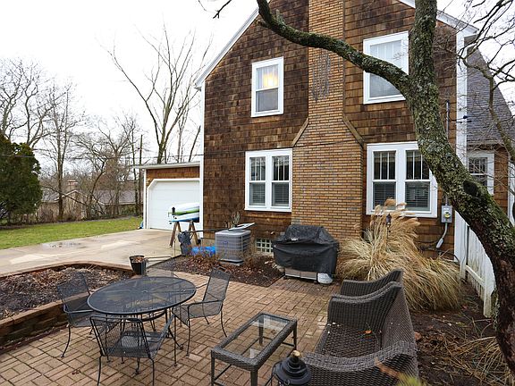 4th image of 2320 Argentina Dr SE