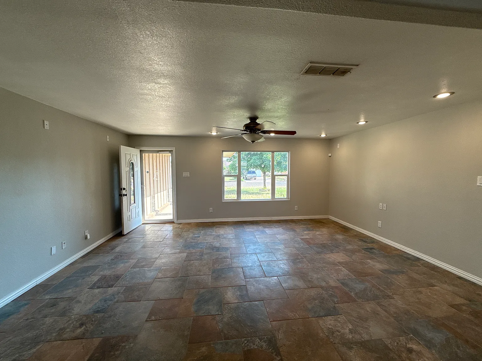 417 La Salle Dr — Photo 4