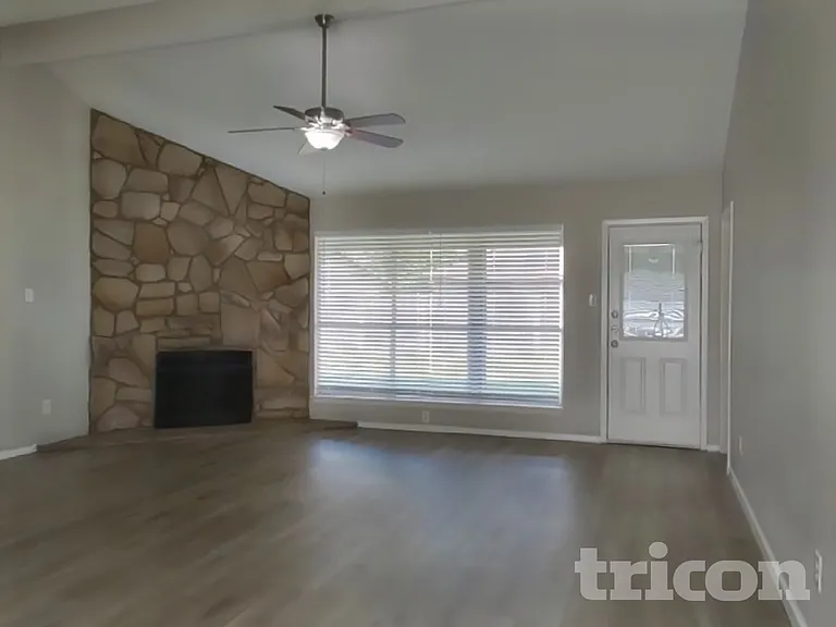14831 Waterside Dr — Photo 3