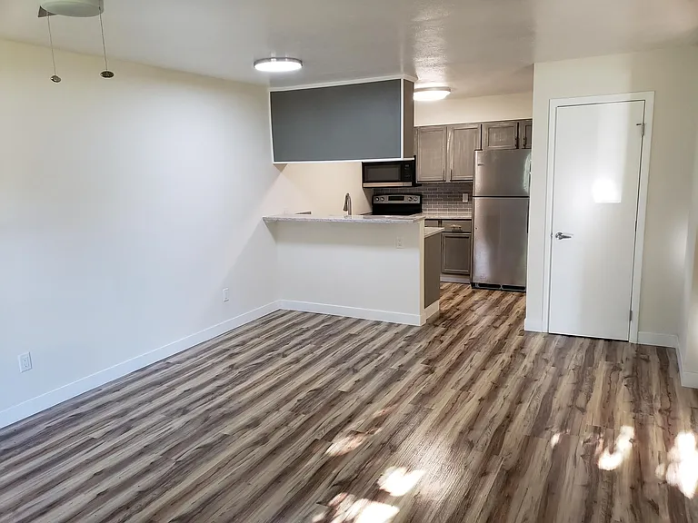 212 N Dyckman St #2 — Photo 2