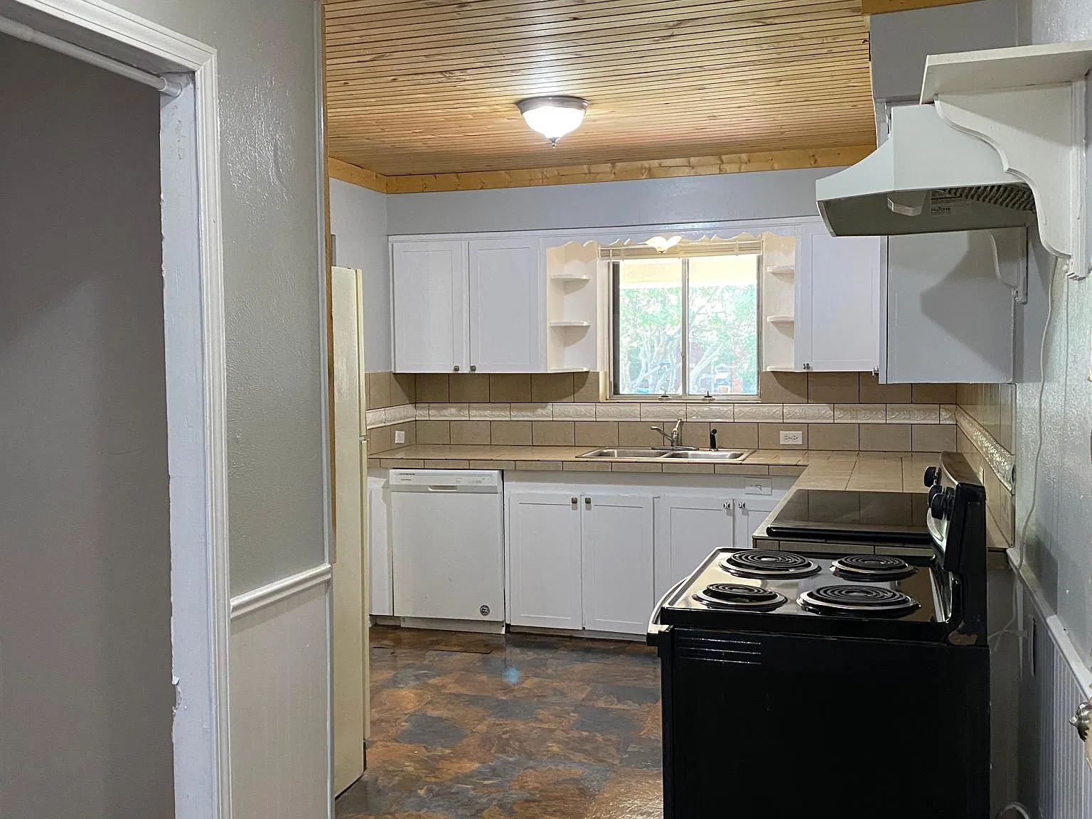 607 Warren St — Photo 2