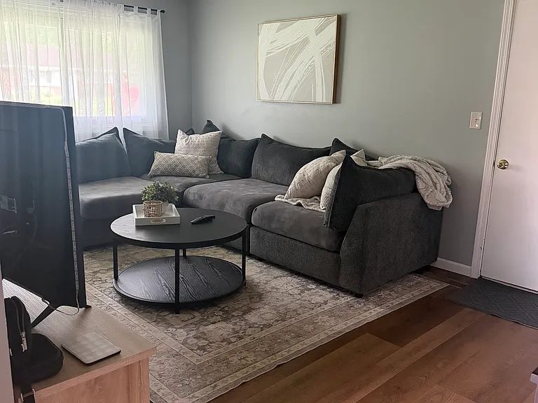 2221 Lynnwood Dr — Photo 4