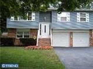 11 Manor House Dr, Ewing, NJ 08638