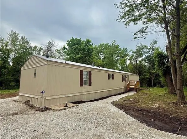 2924 Dune Dr, Odessa, MO 64076