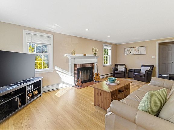 3rd image of 65 Spring St