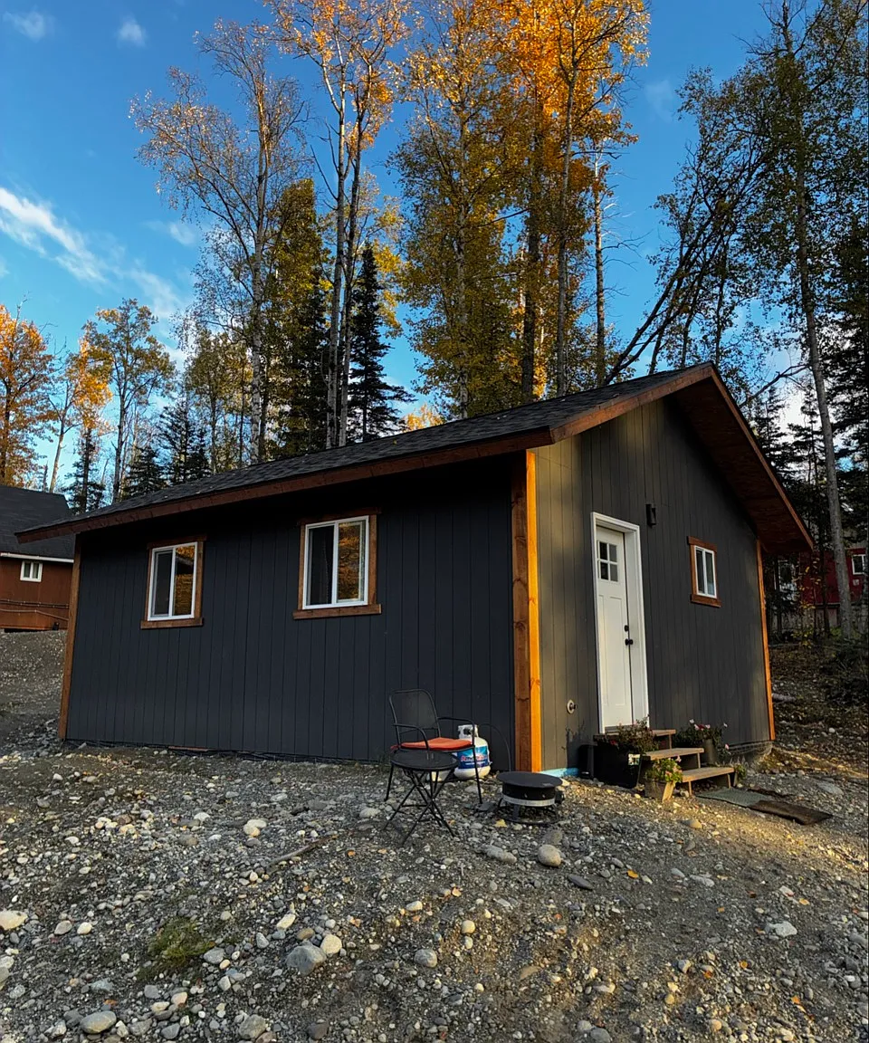 Cozy Cabin Retreat with In-Unit Laundry and Fast Internet — Photo 1