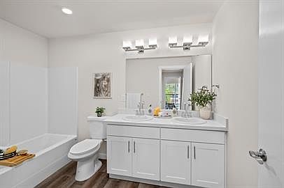 3rd image of 12625 NE Woodinville Dr #201