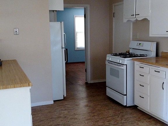 5th image of 216 Sawyer St