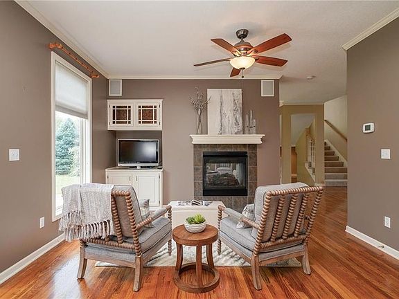 Cute and cozy sitting area.