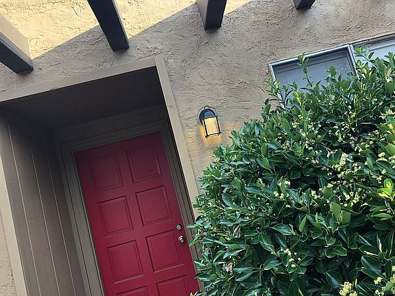 5th image of 9520 Lona Ln NE