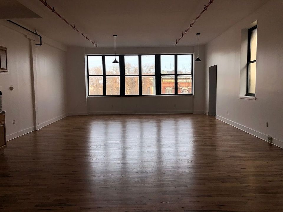 2nd image of 47 Thames St #34