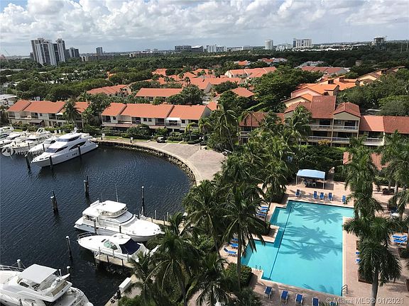 4th image of 3610 Yacht Club Dr APT 1509