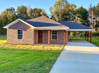 84 State St, Blue Springs, MS 38828