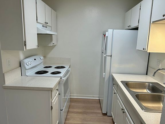 3rd image of 1000-1042 W Orange St #1012-D05