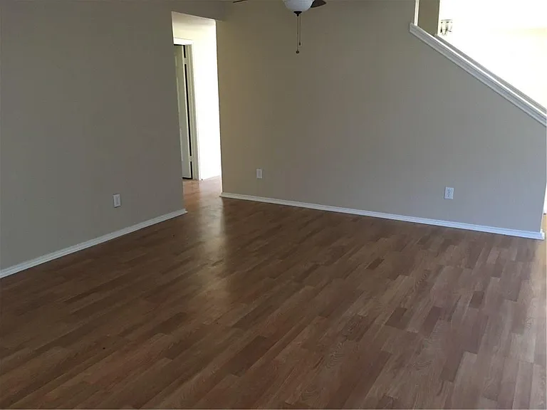 1203 Sheltie Ln — Photo 2