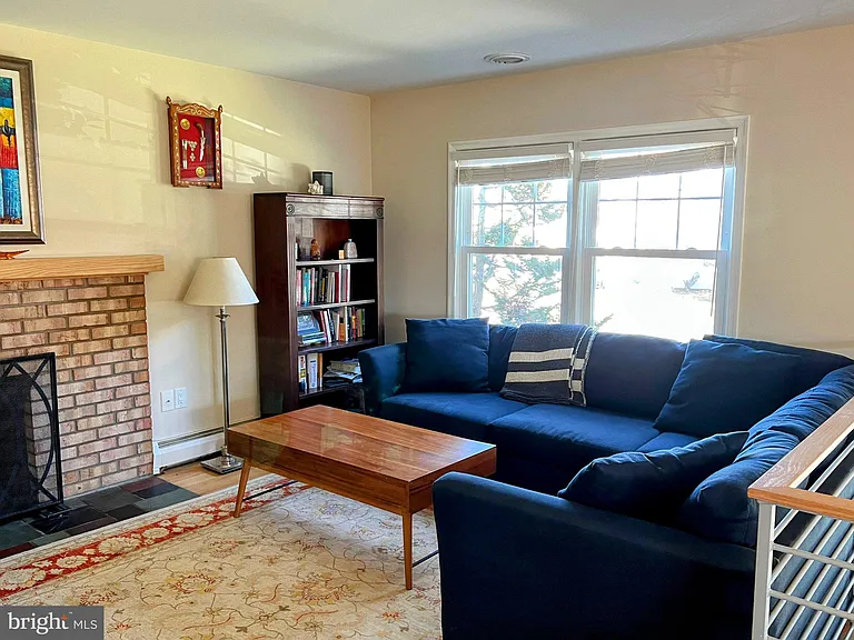 836 S Veitch St — Photo 4