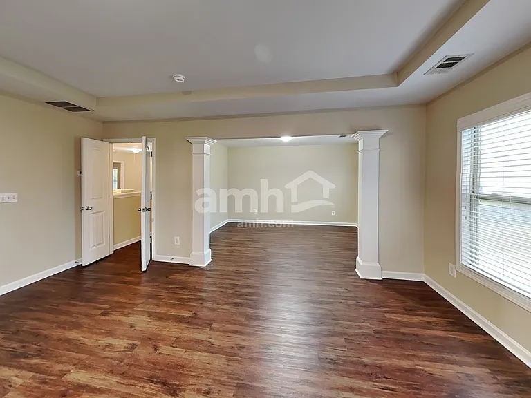 850 Stonehaven Rd SW — Photo 11