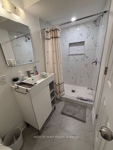 Toronto Townhouse for rent - 1 Bedroom — photo 6