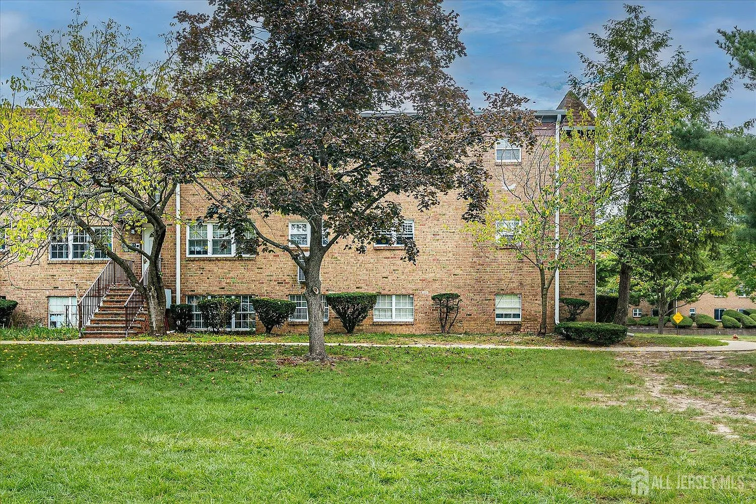 3 bed, 2.0 bath, $3,000 — Photo 2