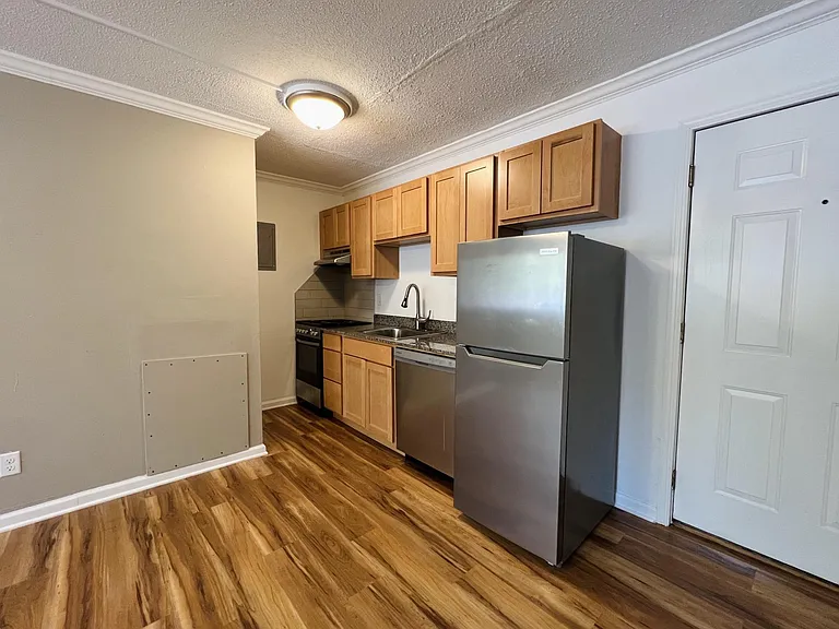 1900 Clinton Ave — Photo 2