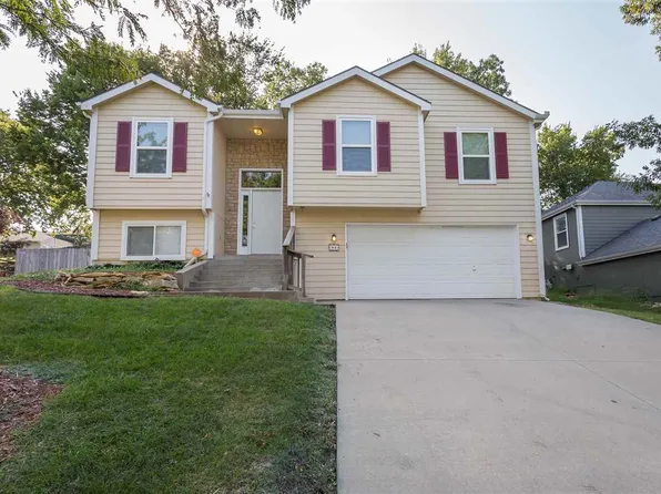 705 N Eagle Pass Dr, Lawrence, KS 66049