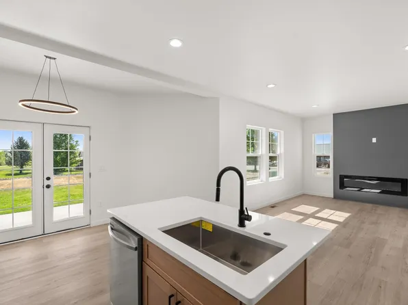 803 Fountain Blvd, Zillah, WA 98953