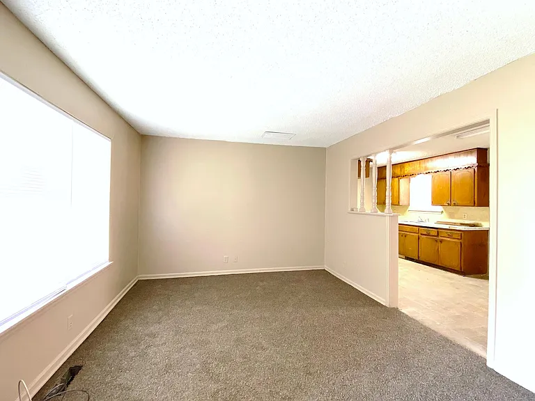 12047 E 34th St — Photo 3