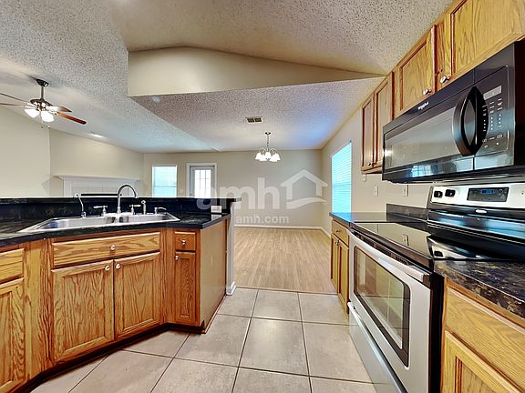 3rd image of 4523 Deer Valley Dr