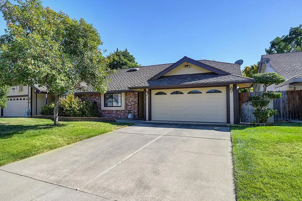 1210 Cedar Tree Way photo 1