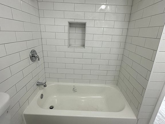 5th image of 190 Clinton Ave APT 2