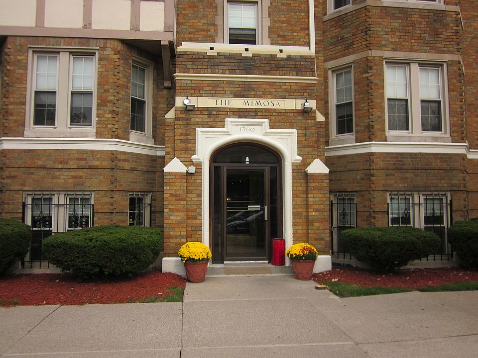 1st image of 1360 Seward St APT 315