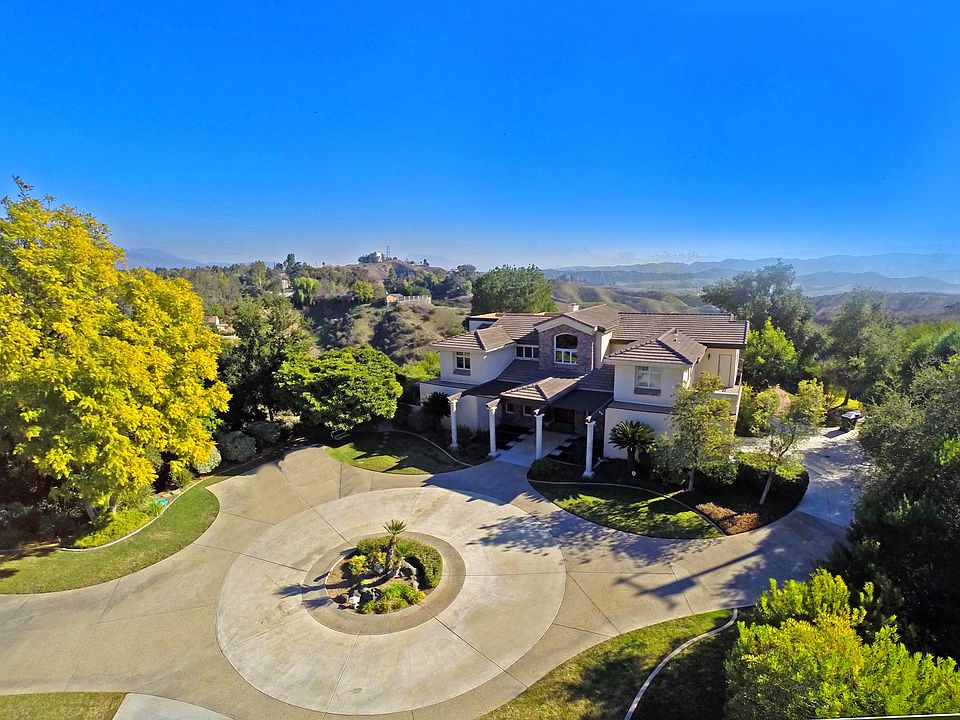 2nd image of 5 Edgemont Dr