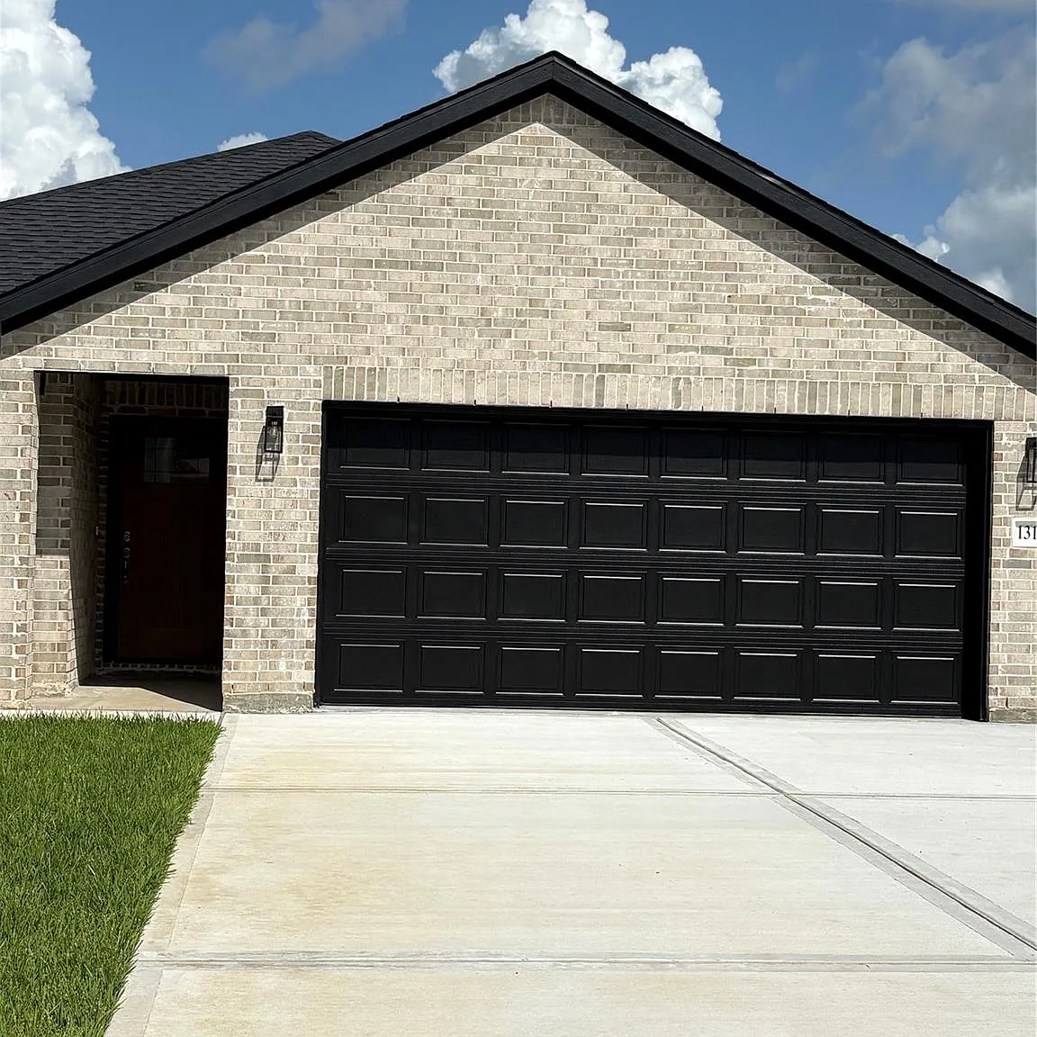 4 bed, 2.0 bath, 1638 sqft, $2,200 — Photo 2