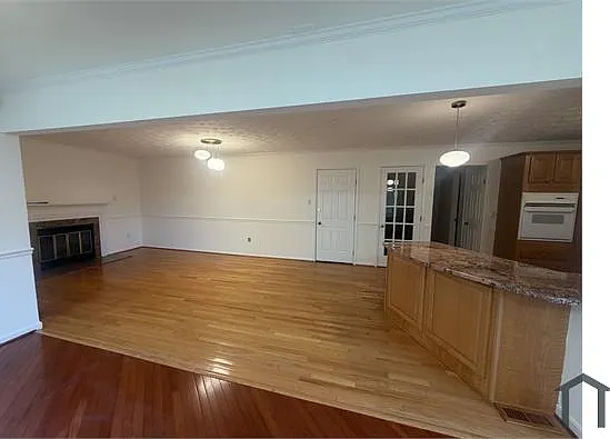 7 bed, $6,750 — Photo 2