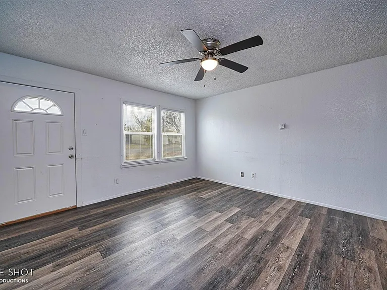 1234 S Crockett Dr — Photo 4