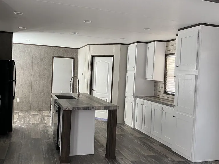4330 Bradley Ln — Photo 4