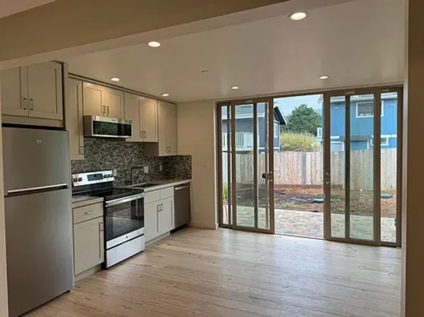 393 3rd St, Montara, CA 94037